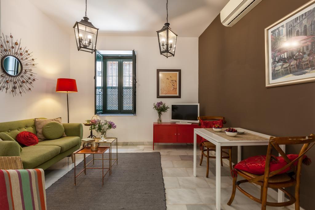 Apartamentos Mariscal Sevilla Eksteriør billede