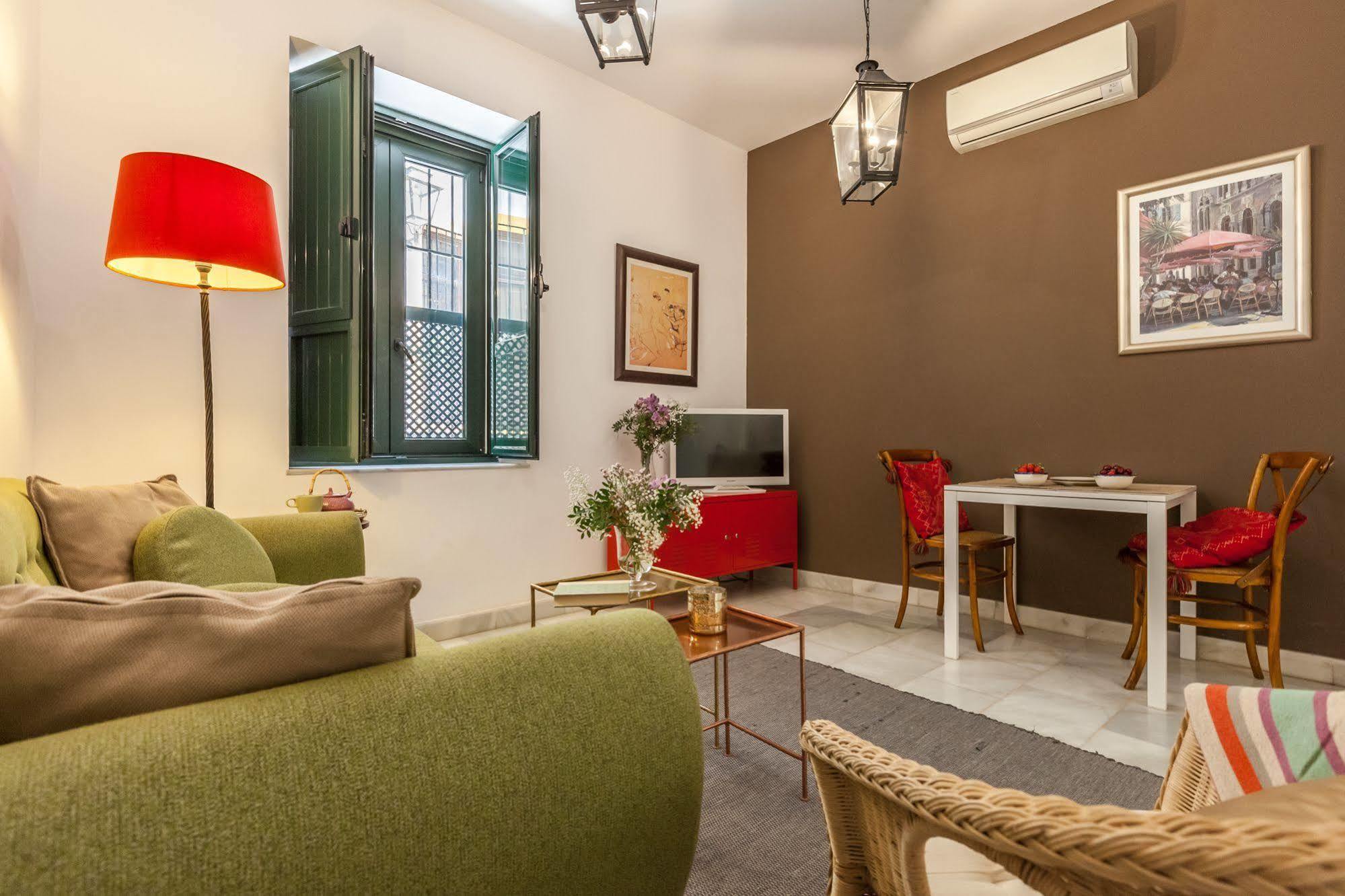 Apartamentos Mariscal Sevilla Eksteriør billede