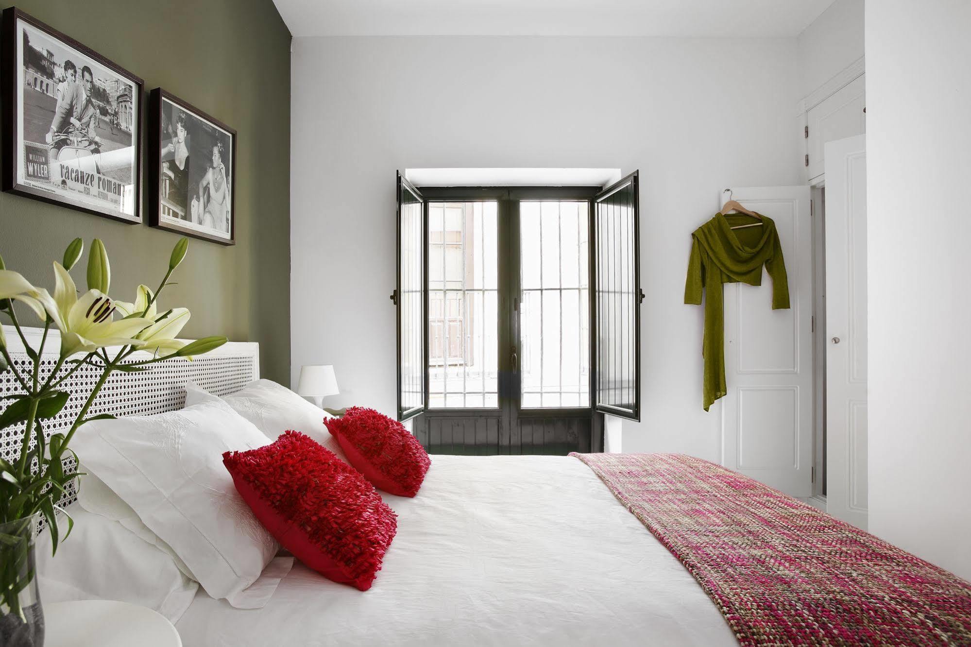 Apartamentos Mariscal Sevilla Eksteriør billede