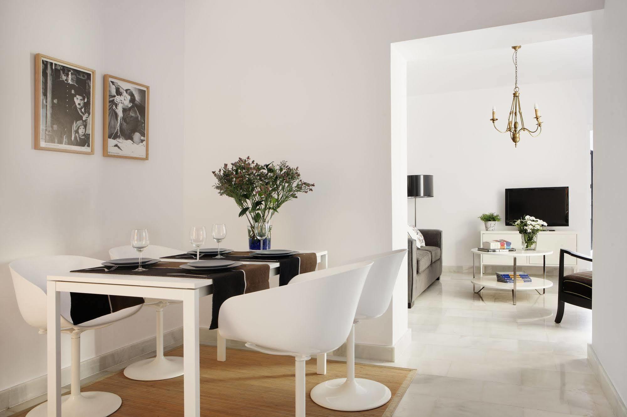 Apartamentos Mariscal Sevilla Eksteriør billede