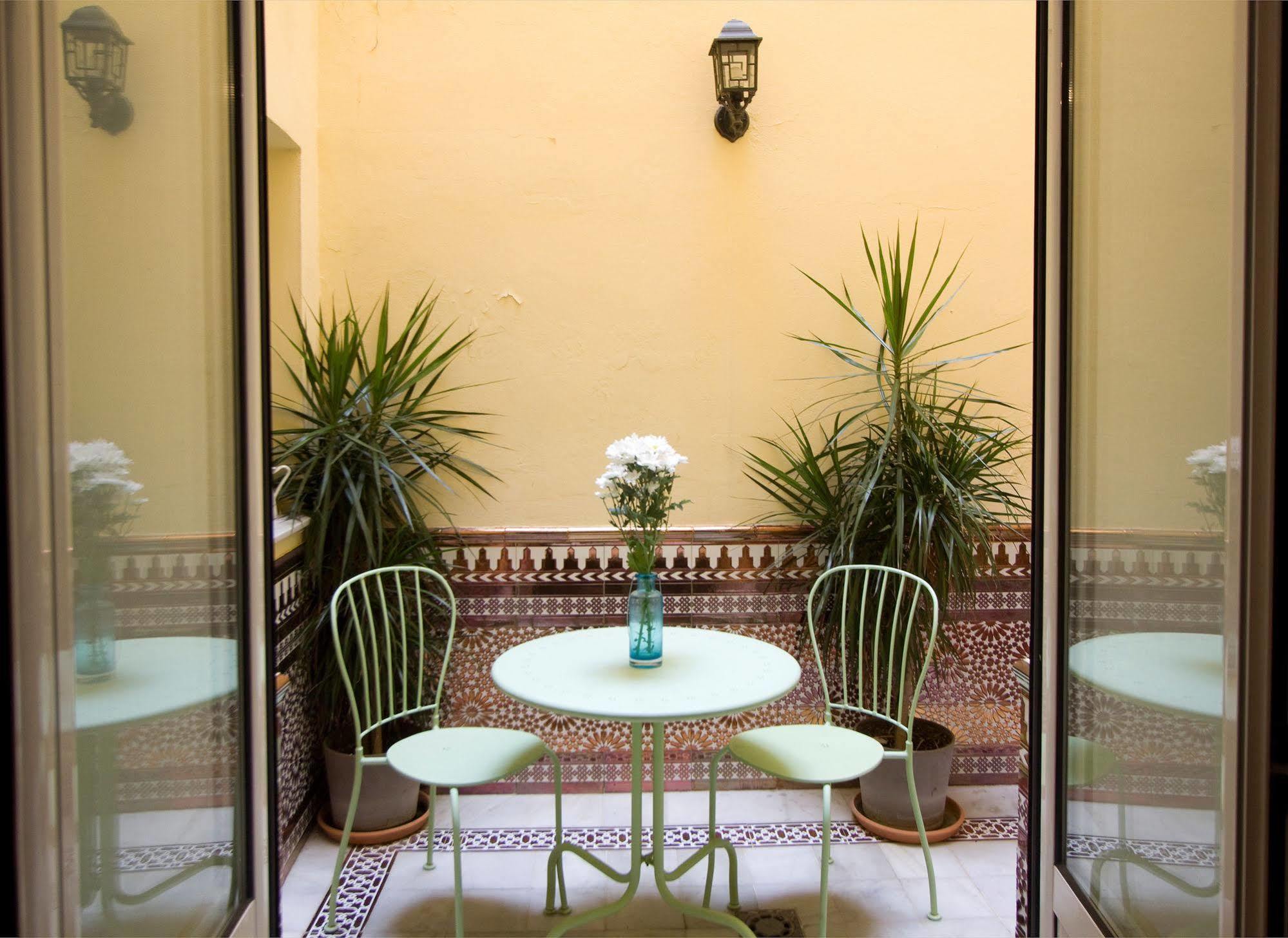 Apartamentos Mariscal Sevilla Eksteriør billede