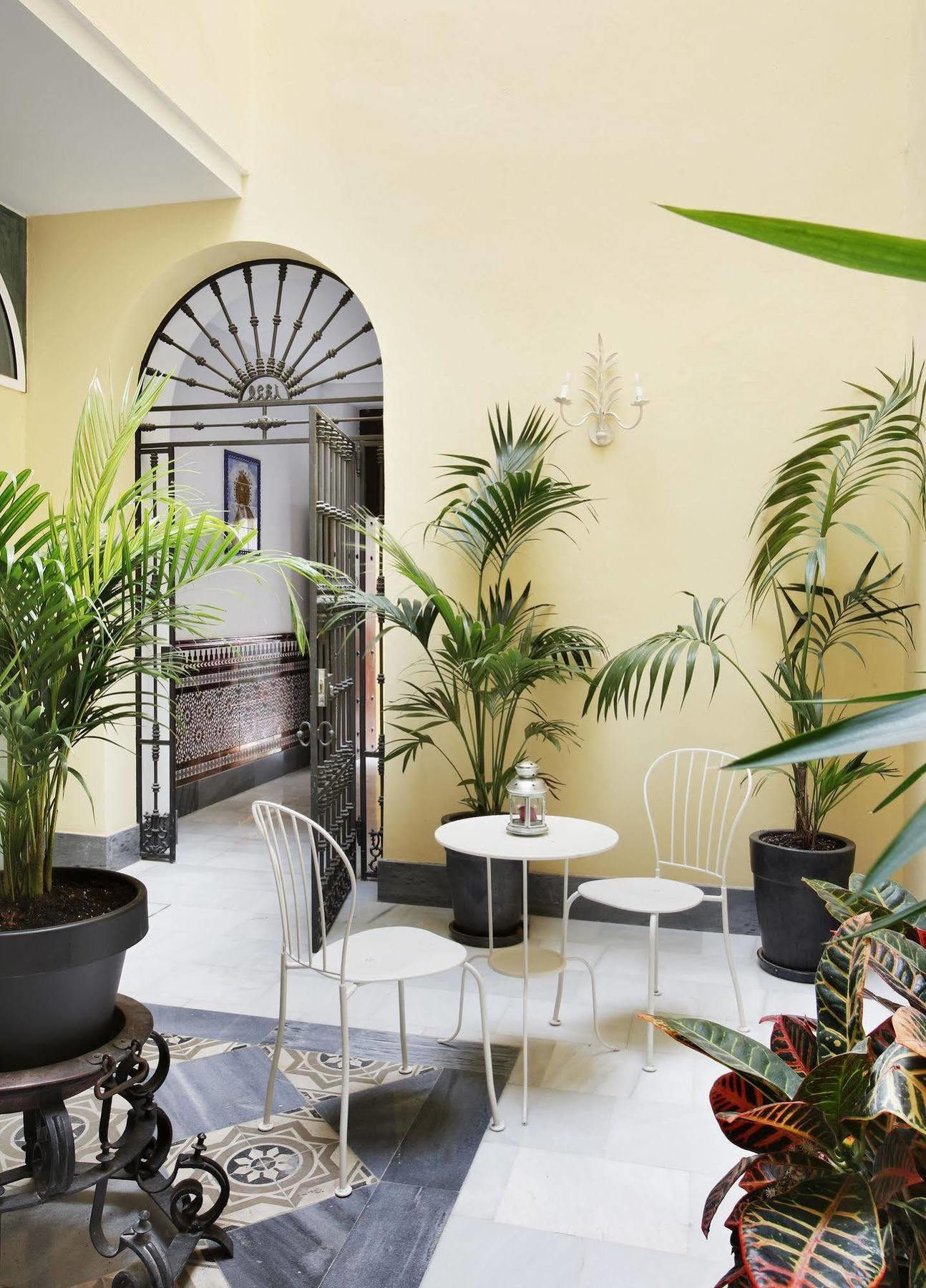 Apartamentos Mariscal Sevilla Eksteriør billede